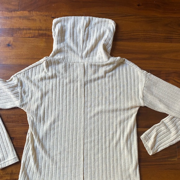 BP tan Turtleneck size M - Picture 4 of 4